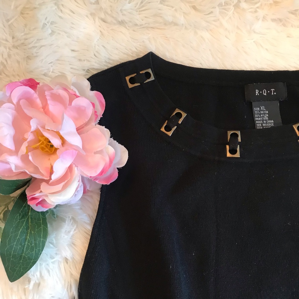 ⭐️ RQT Summer Sweater w/ Fabulous Metal Trim - XL